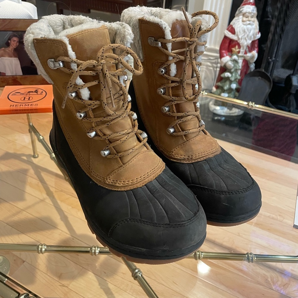 SOREL women’s fleece lined black bottom tan leather upper snow boots Size 7.5